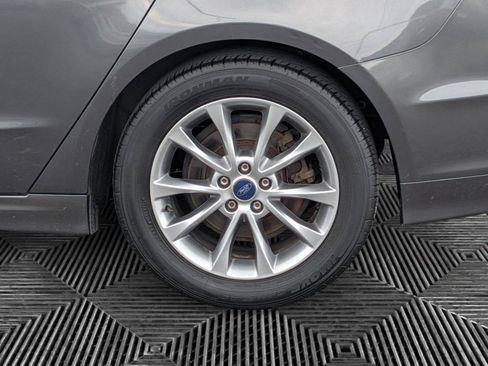 Used 2017 Ford Fusion SE FWD image 9