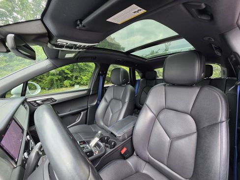 Used 2023 Porsche Macan Turbo AWD/4WD image 11