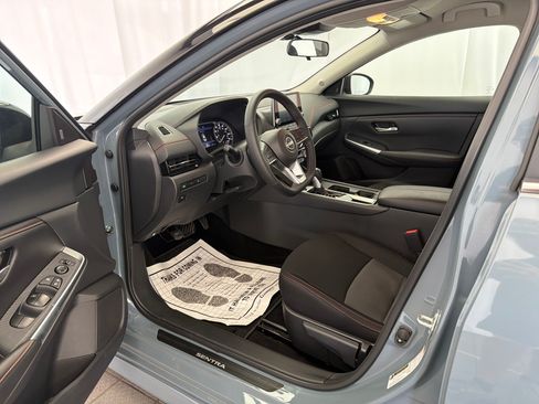 Used 2025 Nissan Sentra SR FWD image 7