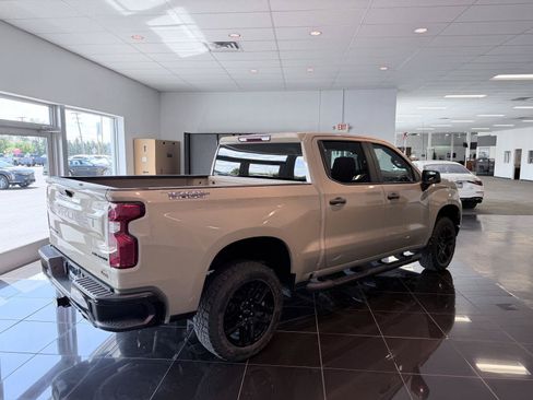 Used 2023 Chevrolet Silverado 1500 Custom Trail Boss w/ LPO, Dark Essentials Package AWD/4WD image 10