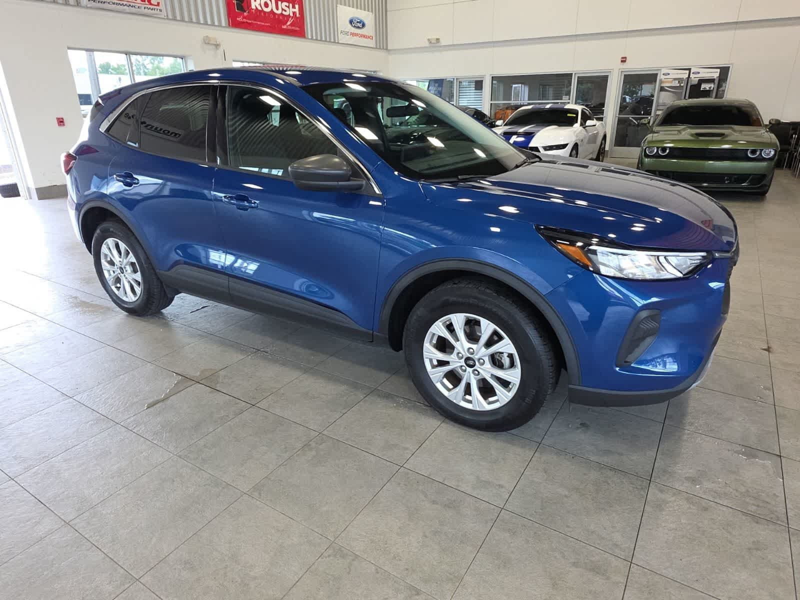 Used 2023 Ford Escape Active w/ Tech Pack #1 AWD/4WD image 4