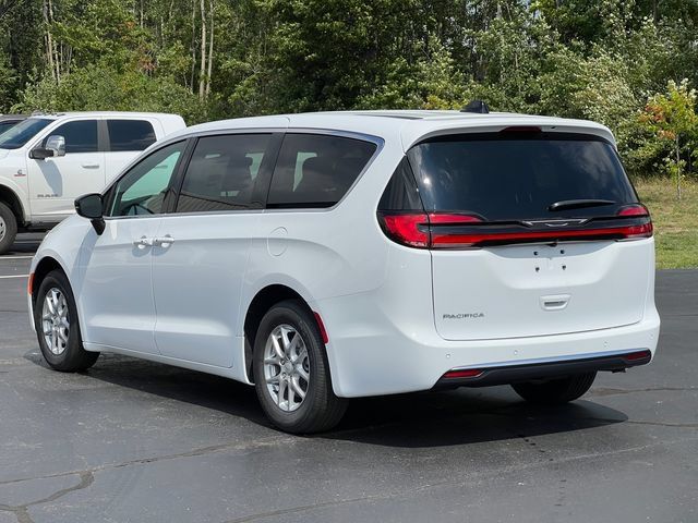 New 2027 Chrysler Pacifica Select FWD image 8
