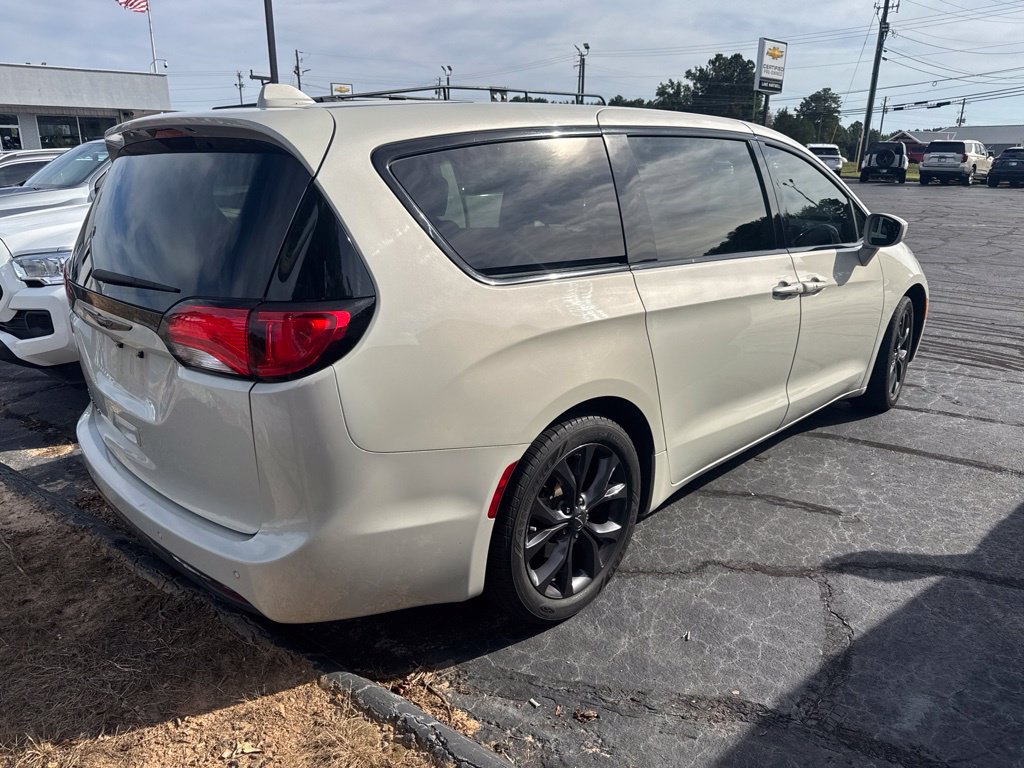 Used 2019 Chrysler Pacifica Touring Plus w/ S Appearance Package FWD image 5