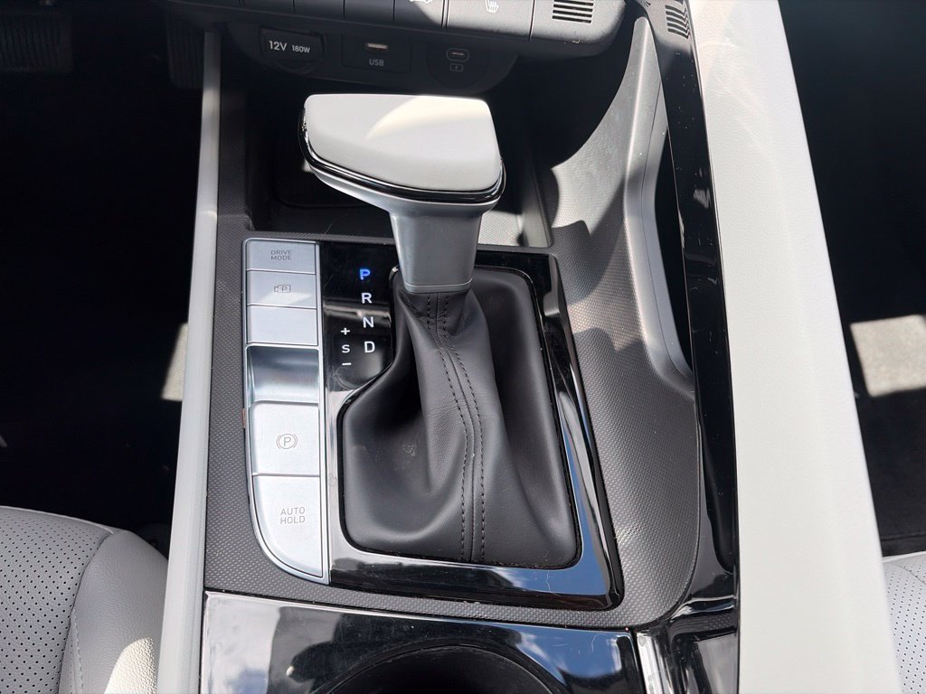 Certified 2025 Hyundai Elantra Limited FWD image 30