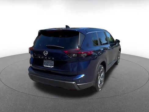 Used 2025 Nissan Rogue SV FWD image 14