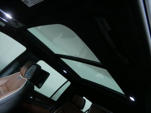 Used 2024 GMC Yukon XL Denali Ultimate image 11