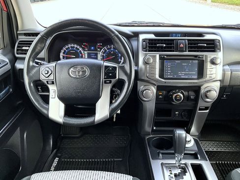 Used 2017 Toyota 4Runner SR5 AWD/4WD image 12