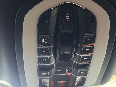 Certified 2025 Porsche Macan image 44