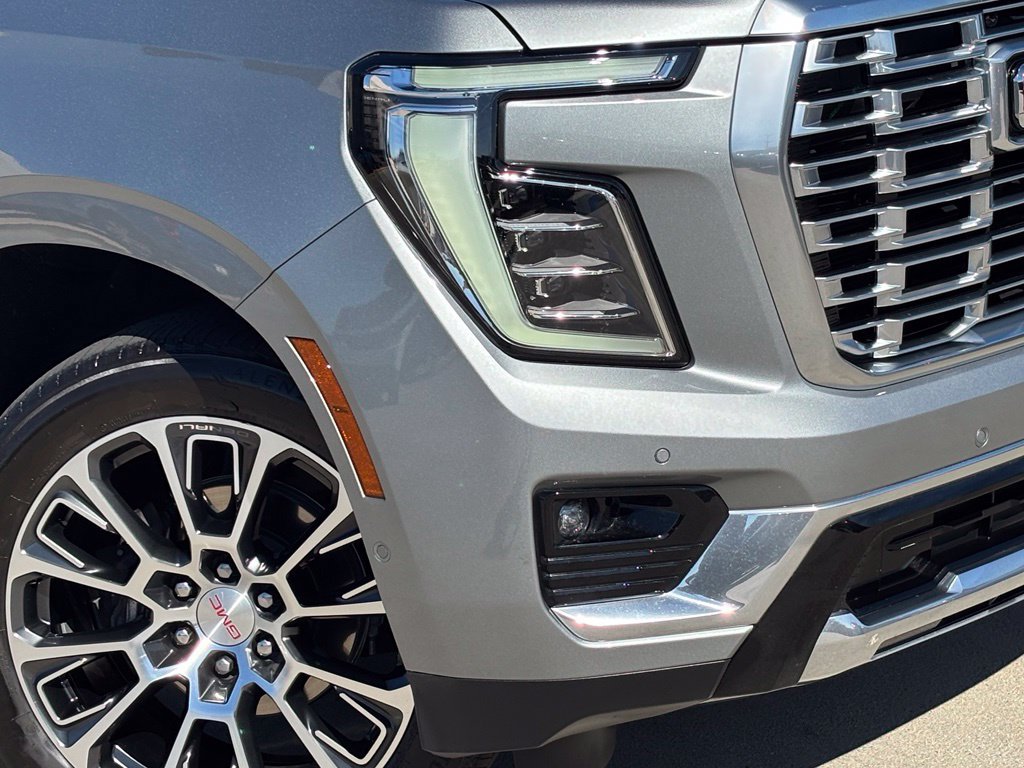 Used 2025 GMC Yukon Denali w/ Sun & Power Step Package AWD/4WD image 7