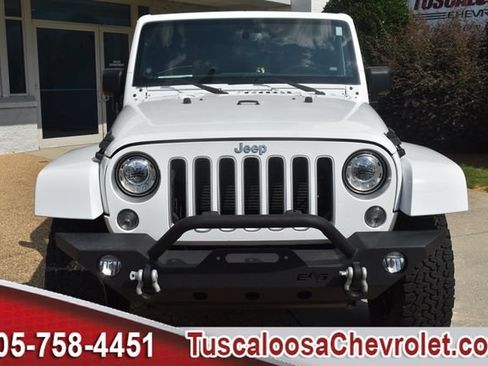 Used 2018 Jeep Wrangler Unlimited Sahara w/ Connectivity Group AWD/4WD image 4