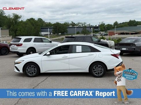 Used 2024 Hyundai Elantra SEL FWD image 2