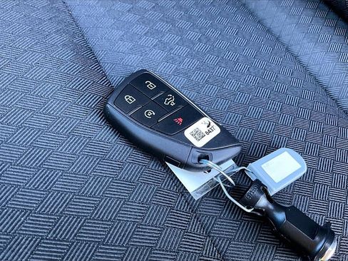 Used 2023 Chevrolet Silverado 1500 LT image 11