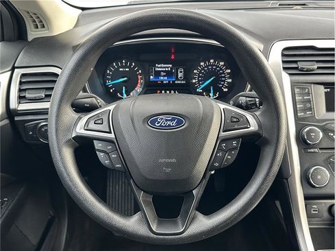 Used 2018 Ford Fusion SE image 17