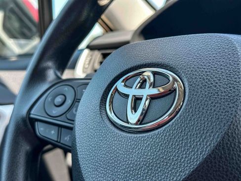 Used 2025 Toyota RAV4 XLE FWD image 28
