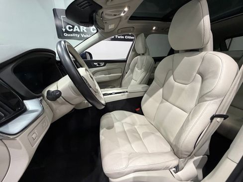 Used 2018 Volvo XC60 T5 Momentum w/ Convenience Package image 20