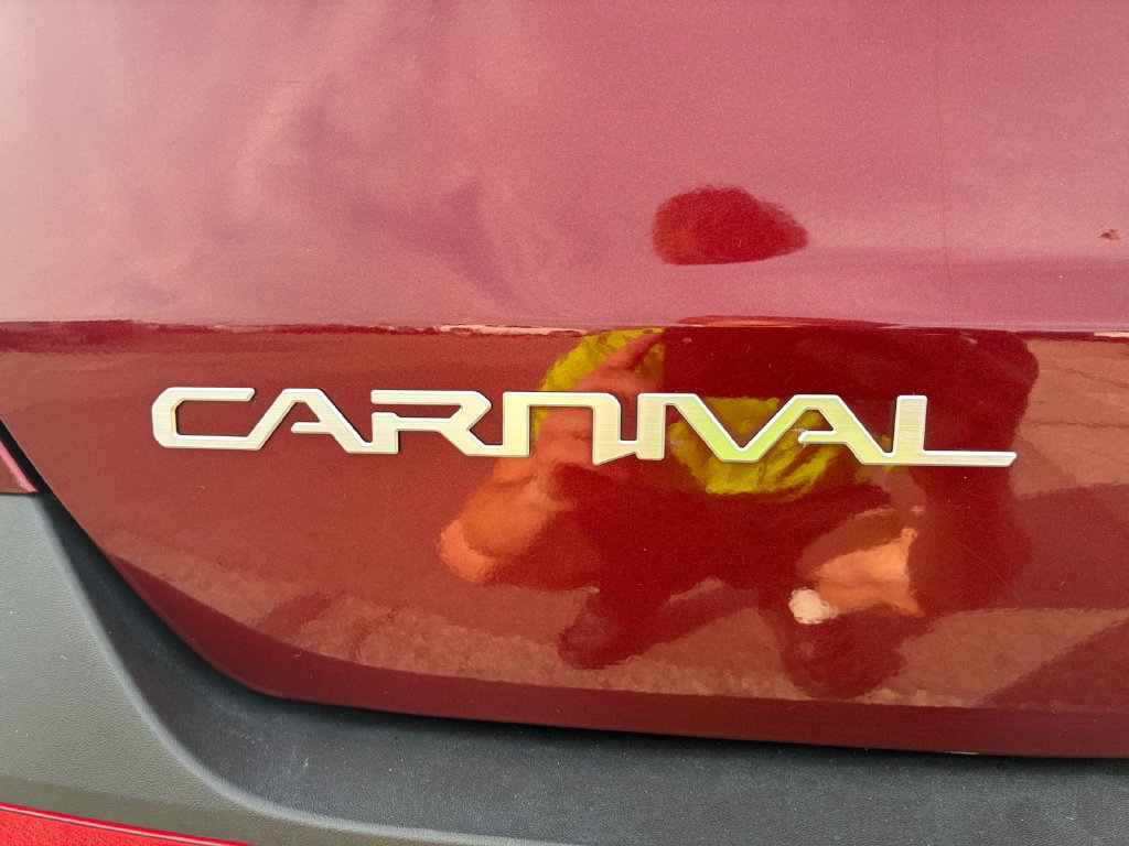 Used 2025 Kia Carnival FWD image 31