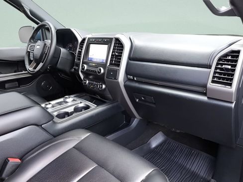 Used 2020 Ford Expedition XLT w/ Equipment Group 202A AWD/4WD image 32