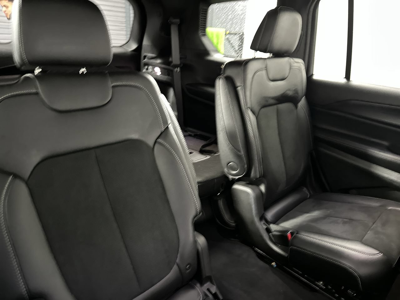 Used 2025 Jeep Grand Cherokee L Altitude RWD image 23