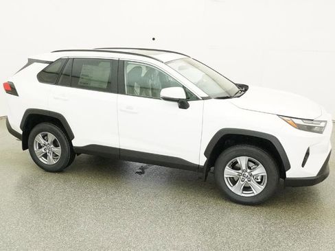 New 2025 Toyota RAV4 XLE image 27