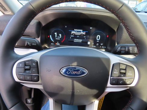 New 2026 Ford Explorer Active w/ Active Comfort Package image 7