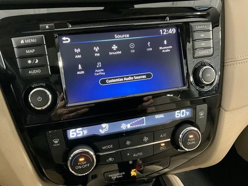 Used 2020 Nissan Rogue SL w/ Premium Package image 40