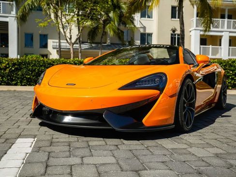 Used 2018 McLaren 570S Spider image 41