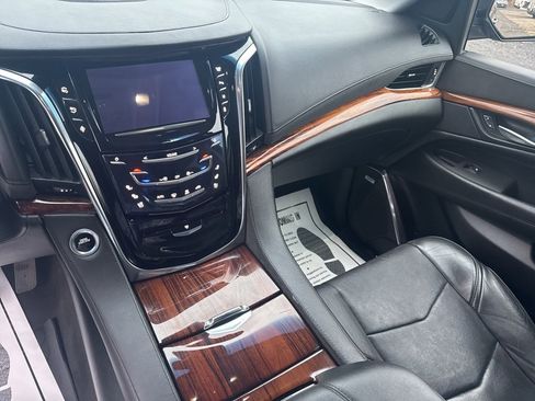 Used 2015 Cadillac Escalade ESV Luxury image 29