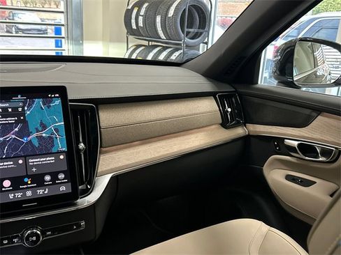 Certified 2025 Volvo XC90 B6 Plus image 24