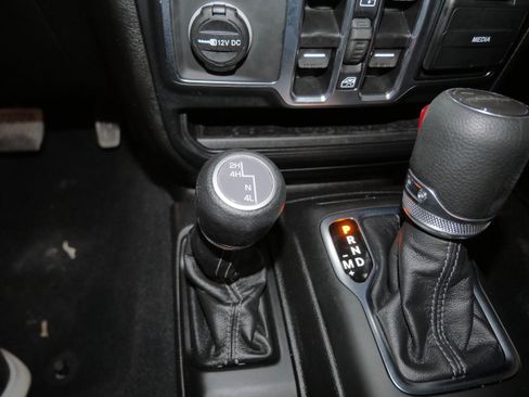 Used 2025 Jeep Gladiator Sport image 31