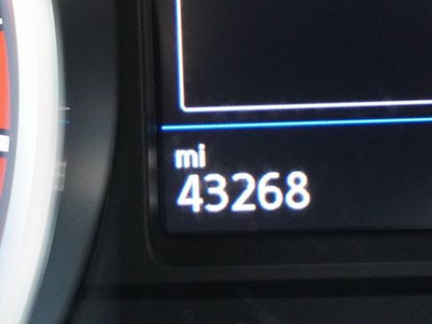 Used 2021 Volkswagen Tiguan SE R-Line image 8