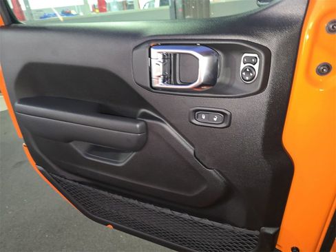 New 2025 Jeep Gladiator Sport image 25