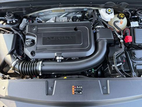 Used 2023 Buick Envision Avenir image 24