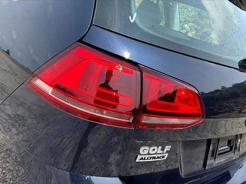 Used 2017 Volkswagen Golf Alltrack S image 26
