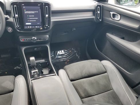 Certified 2023 Volvo XC40 B5 Plus w/ Climate Package AWD/4WD image 15