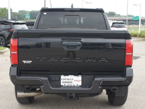 Used 2024 Toyota Tacoma TRD Off-Road w/ TRD Off Road Premium Package AWD/4WD image 3