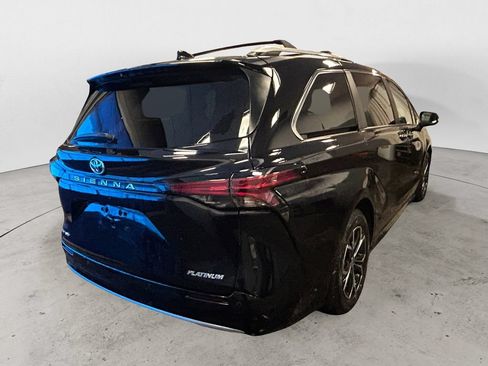 Used 2025 Toyota Sienna Platinum AWD/4WD image 5