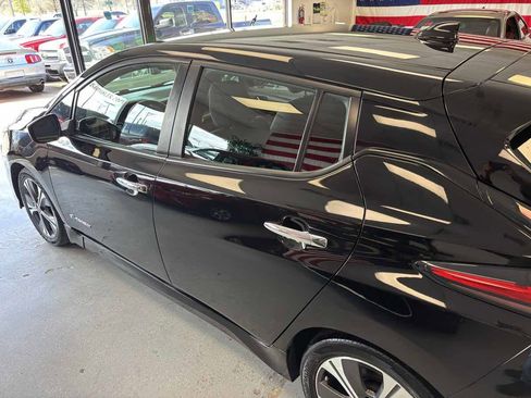 Used 2018 Nissan Leaf SV w/ SV Technology Package image 11