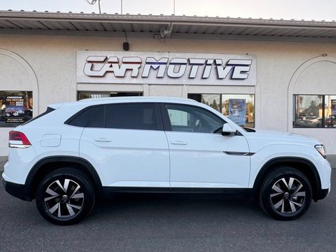 Used 2023 Volkswagen Atlas Cross Sport SE AWD/4WD image 3