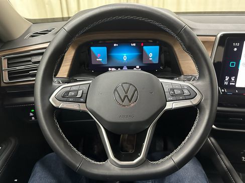 Used 2025 Volkswagen Atlas SE image 29