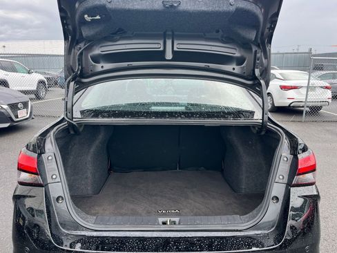 Used 2025 Nissan Versa SV image 30