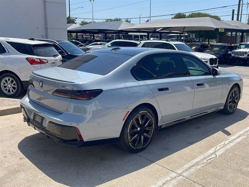 Used 2023 BMW i7 xDrive60 w/ Executive Package 2 AWD/4WD image 4