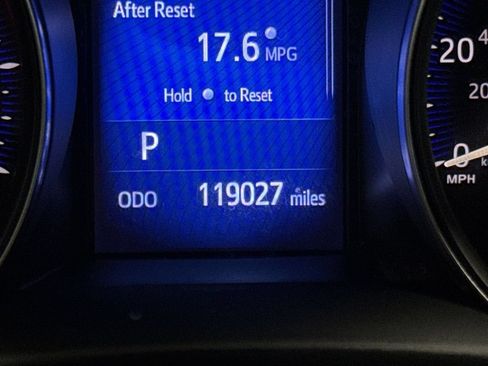 Used 2018 Toyota C-HR XLE FWD image 13