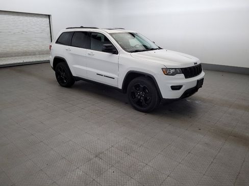 Used 2019 Jeep Grand Cherokee Laredo AWD/4WD image 11