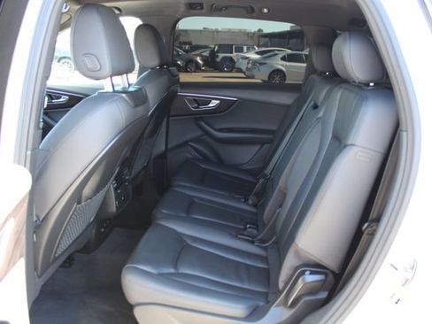 Used 2022 Audi Q7 2.0T Premium w/ Convenience Package AWD/4WD image 39
