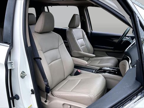 Used 2016 Honda Pilot Touring image 9
