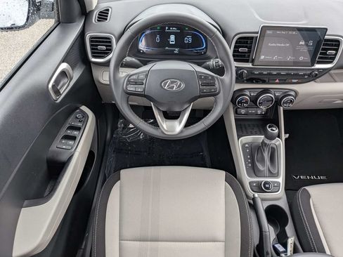 Used 2026 Hyundai Venue SEL FWD image 14