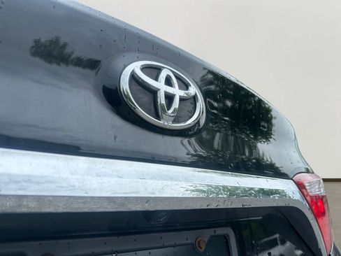 Used 2016 Toyota Camry LE FWD image 29
