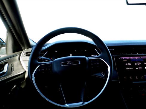 Used 2024 Jeep Grand Cherokee L Limited w/ Luxury Tech Group II image 9