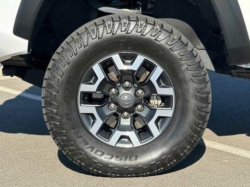 Used 2021 Toyota Tacoma TRD Off-Road w/ Technology Package AWD/4WD image 24