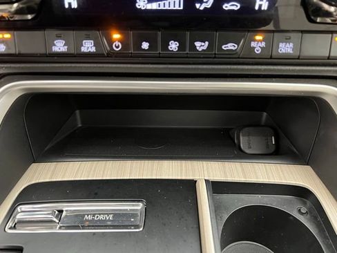 Used 2024 MAZDA CX-90 Plug-In Hybrid w/ Premium Pkg image 18